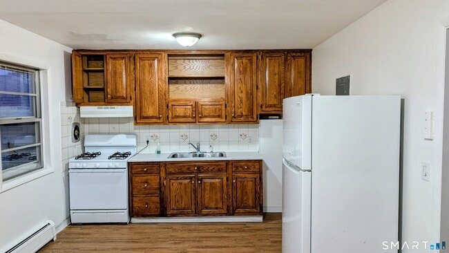 Building Photo - 14 Fairview Dr