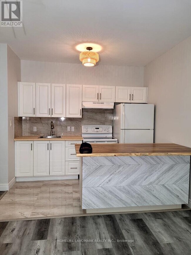 Photo du bâtiment - 300 Main St