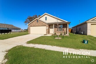 Building Photo - 1008 Lady Bird St