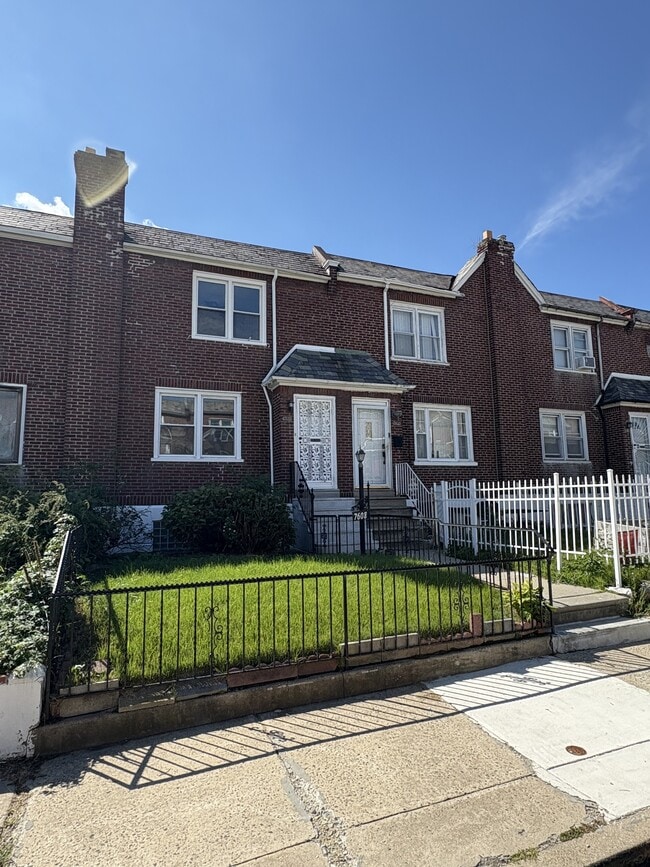 Building Photo - 7608 Rugby St