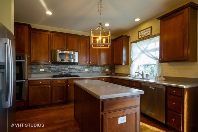 Building Photo - 305 Meadows Edge Dr