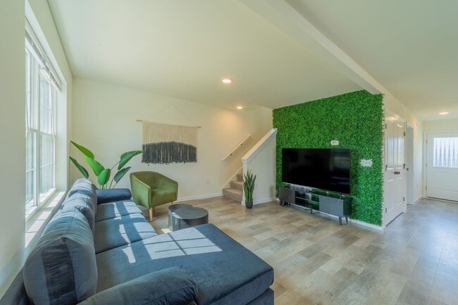 Building Photo - Move-in Ready, Fully Furnished Modern Build!