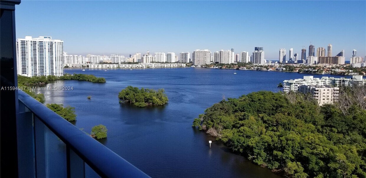 Primary Photo - 16385 Biscayne Blvd