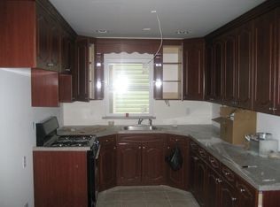 Building Photo - 33 Bostwick Ave