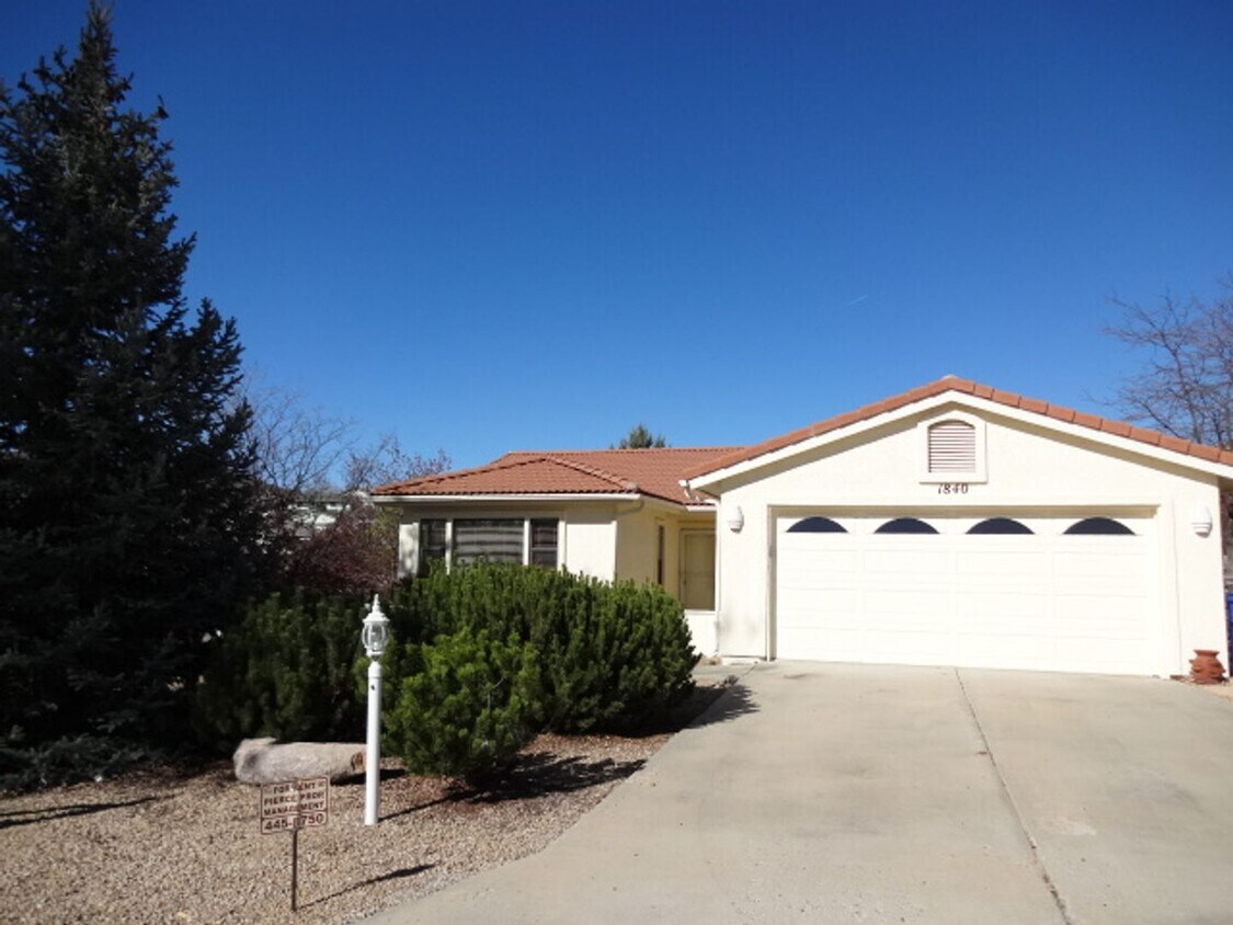 Primary Photo - Cliff Rose - 3 Bedroom and 2 Bathroom