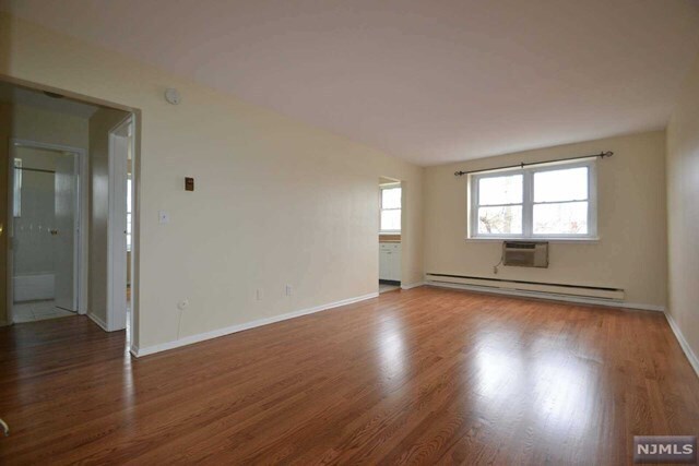 Building Photo - 377 Park St