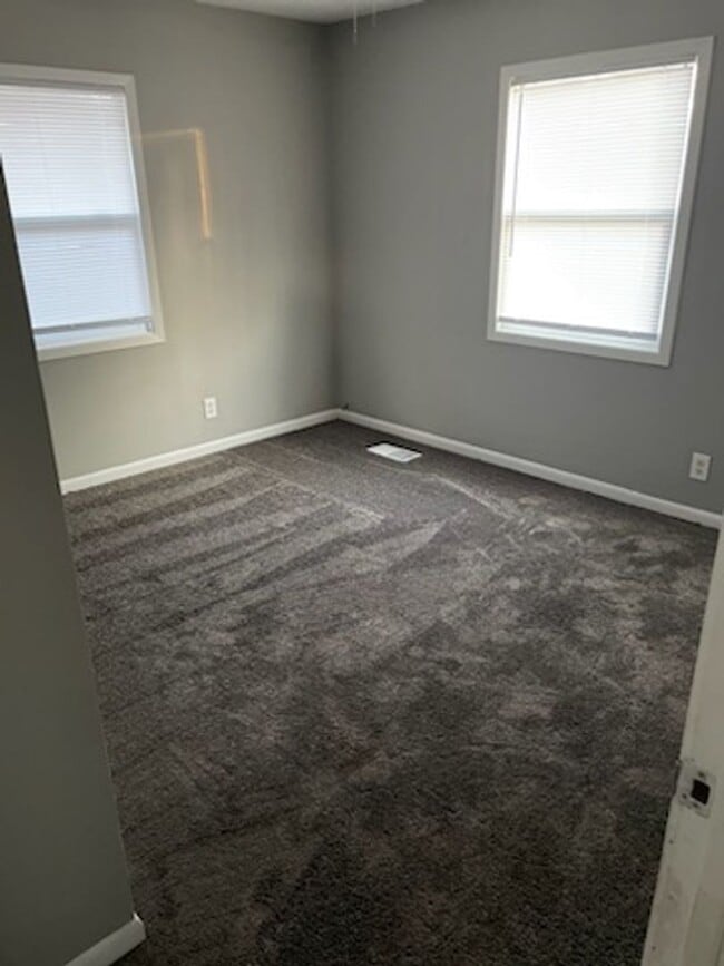 Building Photo - 1007 W Harvard St