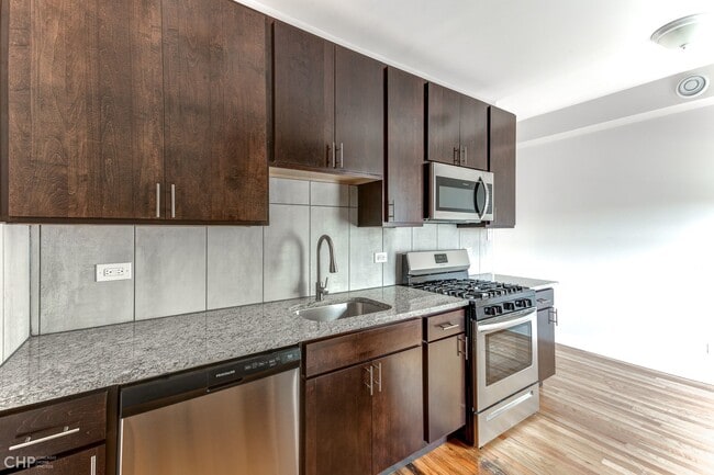 Foto del edificio - 3356 W Montrose Ave