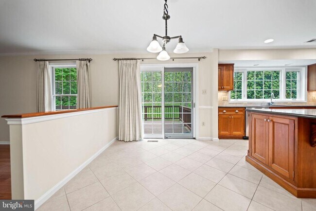 Foto del edificio - 10317 HICKORY Dr