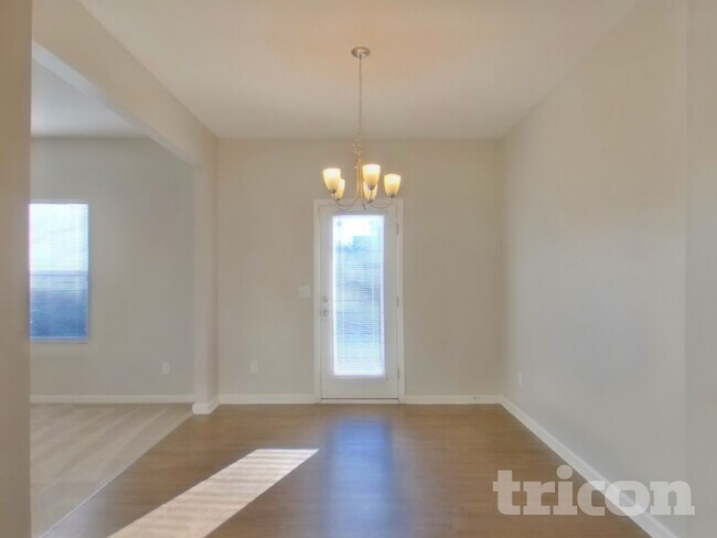 Foto del edificio - 178 Hidden Lakes Rd