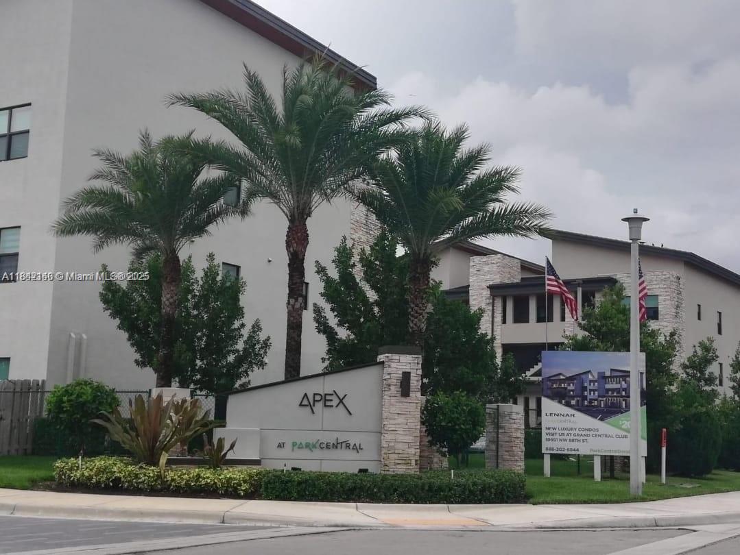 Foto principal - 8005 NW 104th Ave