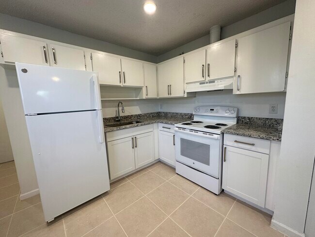 Building Photo - 4276 Line Dr