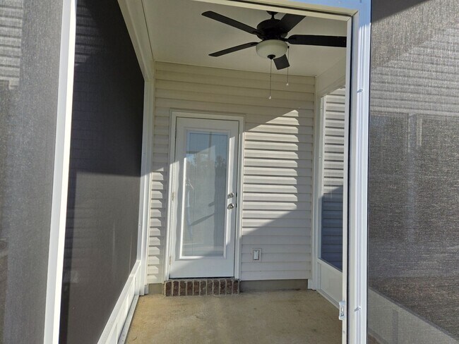 Foto del edificio - 3 Bedroom 2.5 Bath Townhome located in Valdosta, GA Minutes from Moody
