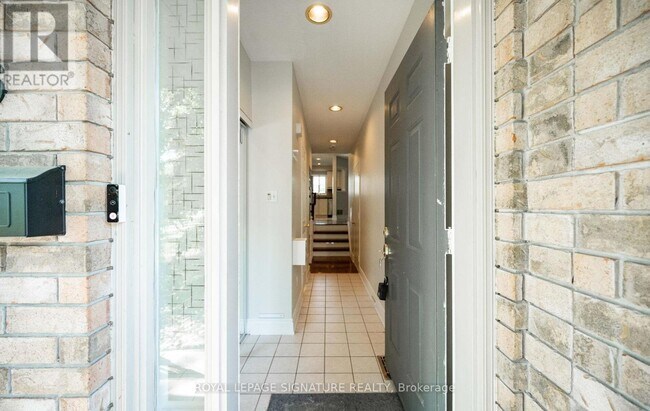 Building Photo - 1015 Johnsons Ln