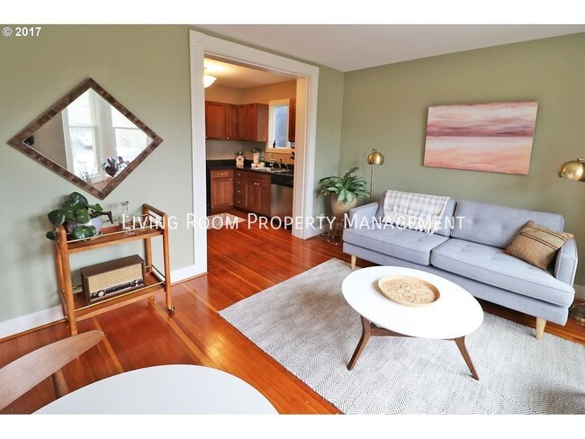 Building Photo - Victorian Charmer with Private Backyard an...