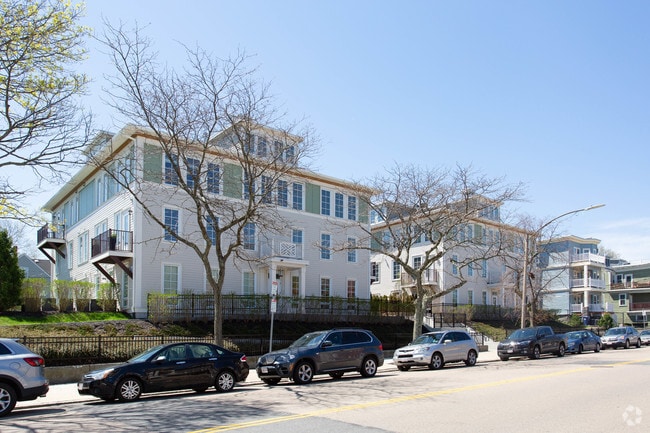 Building Photo - 945 E Broadway