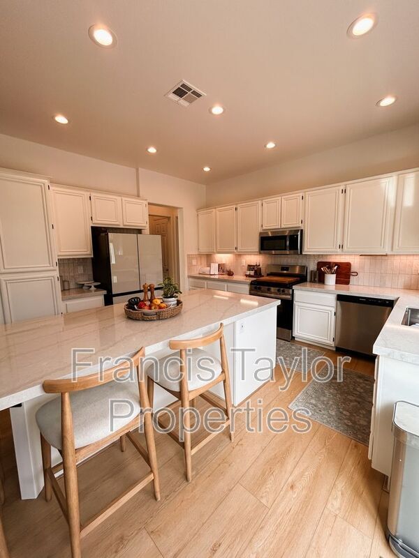 Foto del edificio - 27027 Sunningdale Way