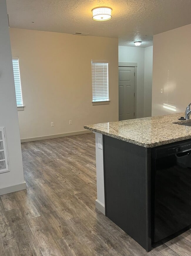 Building Photo - WELCOME TO SUNBEAM TOWNHOMES