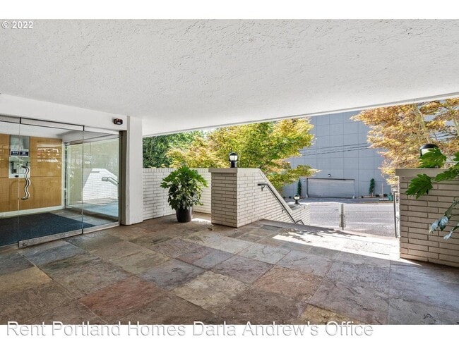 Building Photo - 2 br, 2 bath House - 2211 SW Park Place  #404