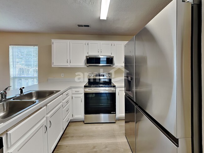 Foto del edificio - 5711 Briarwick Ct