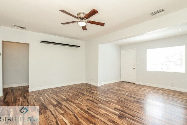 Building Photo - Charming 3 Bedroom in Phoenix!