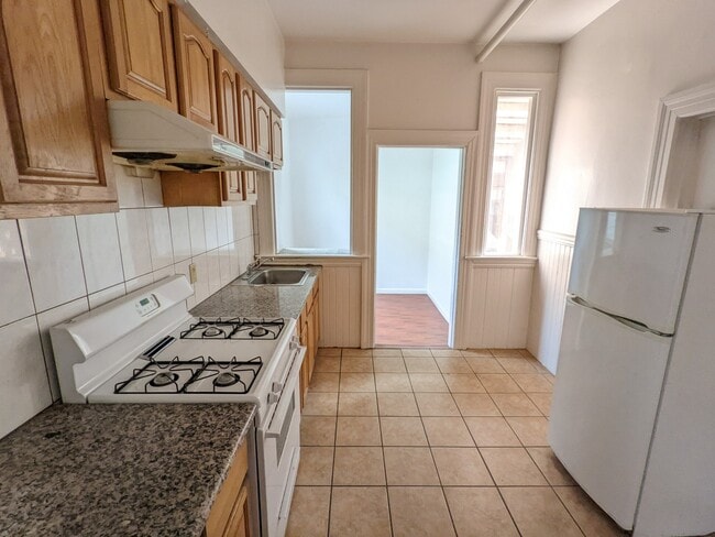 Kitchen - 1565 Pacific Ave