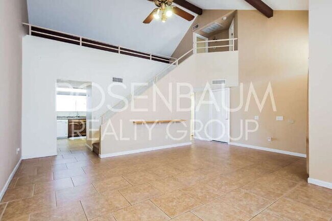 Building Photo - Gorgeous 3-beds, 3-baths home in the Suncr...