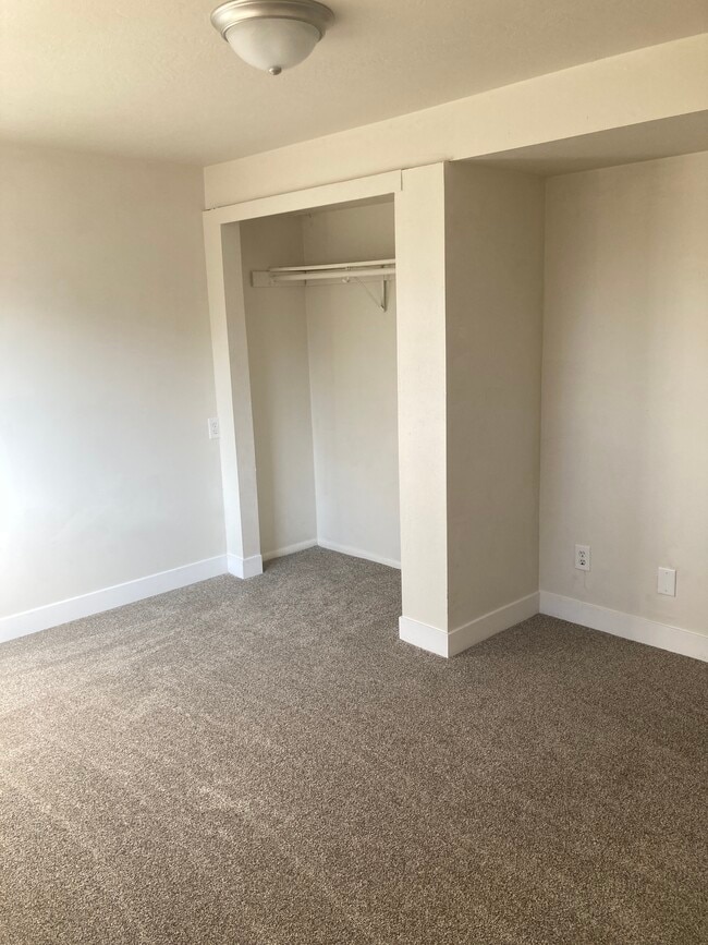 Building Photo - 892 S 550 E