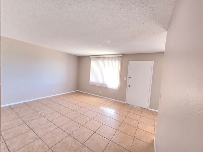 Building Photo - Great Location! Remodeled 1 bed 1 bath