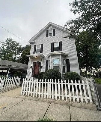 Primary Photo - 36 Lawrence St