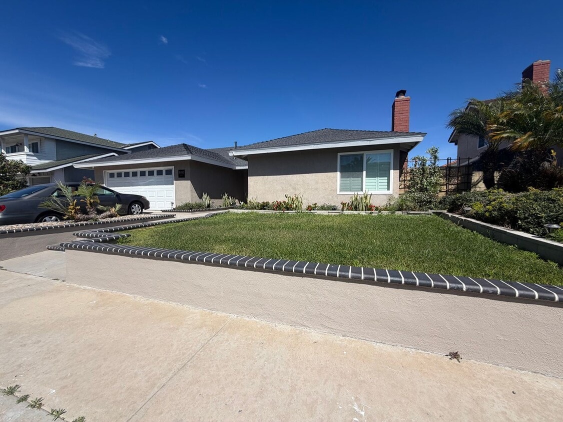 Foto del edificio - Beautiful, spacious 4-bedroom, 2-bath home for rent in Fountain Valley