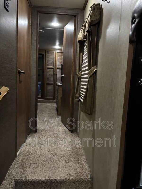 Foto del edificio - 1317 E Main St
