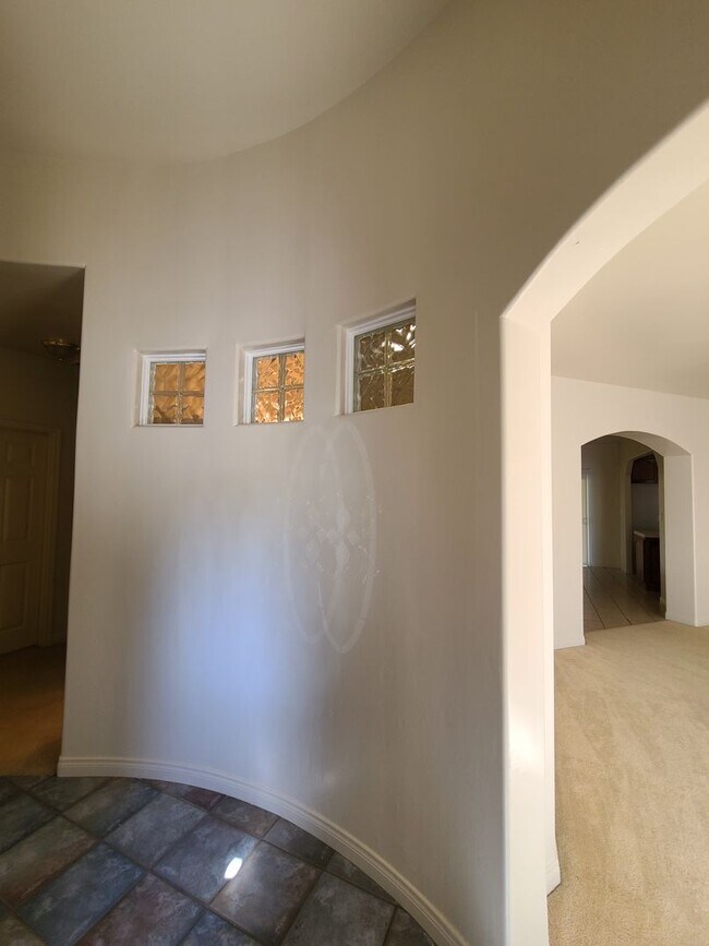 Building Photo - Super cute 4/2 bathroom with Patio, Wonder...