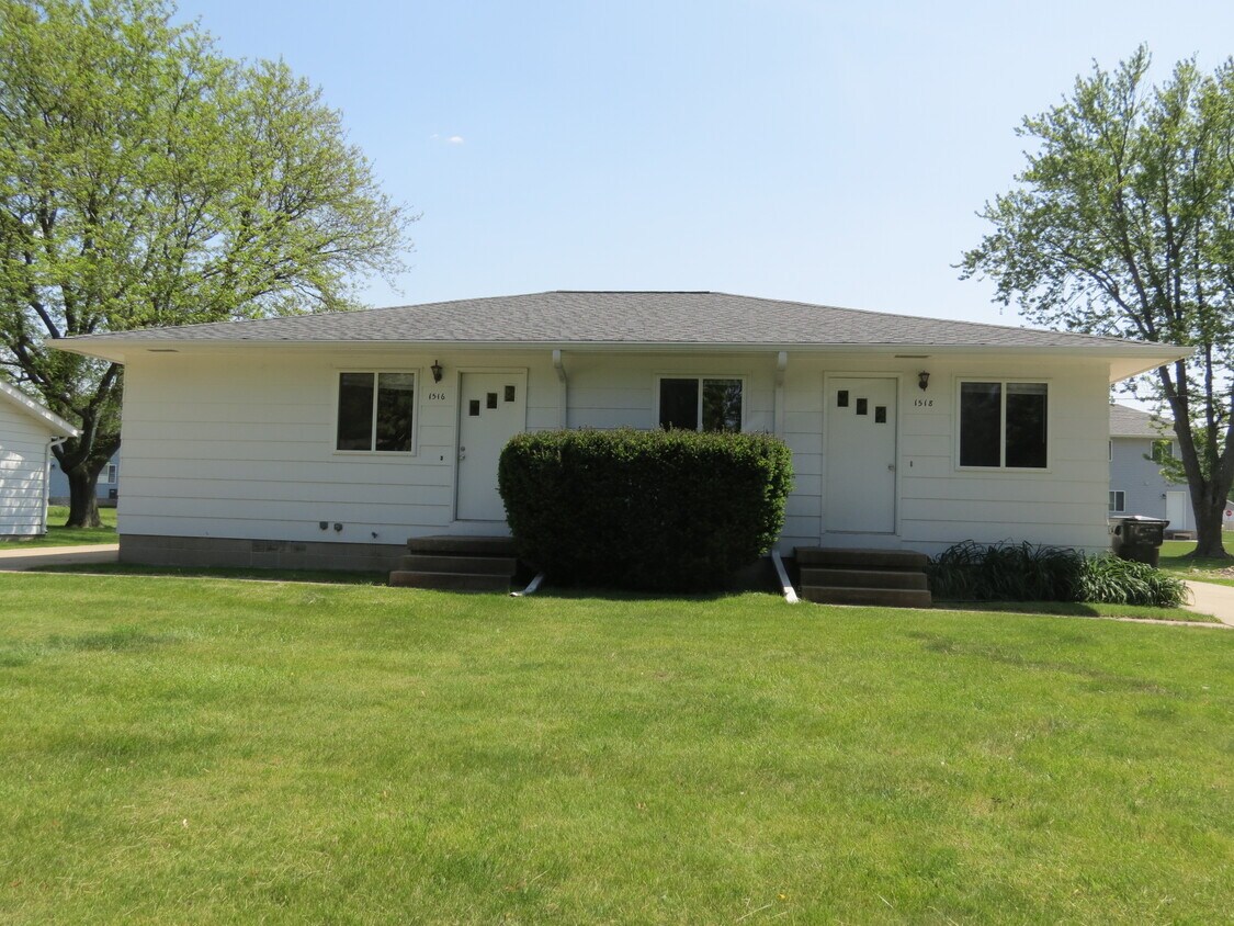 Primary Photo - 1518 Starview Dr