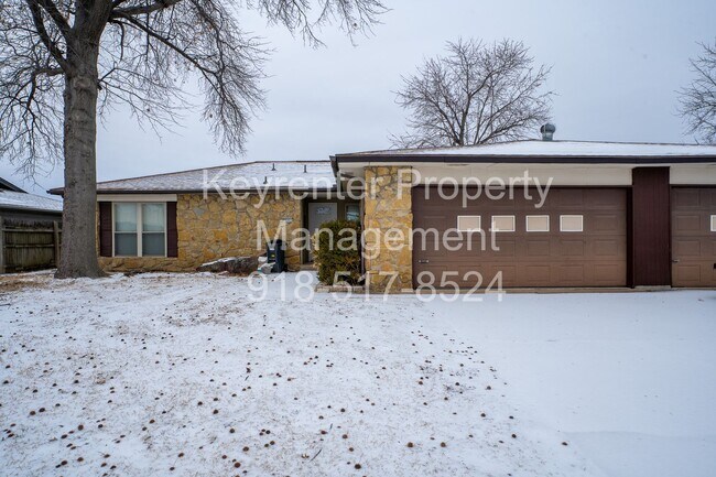 Foto del edificio - Gorgeous 3 Bed / 2 Bath! Coming soon!