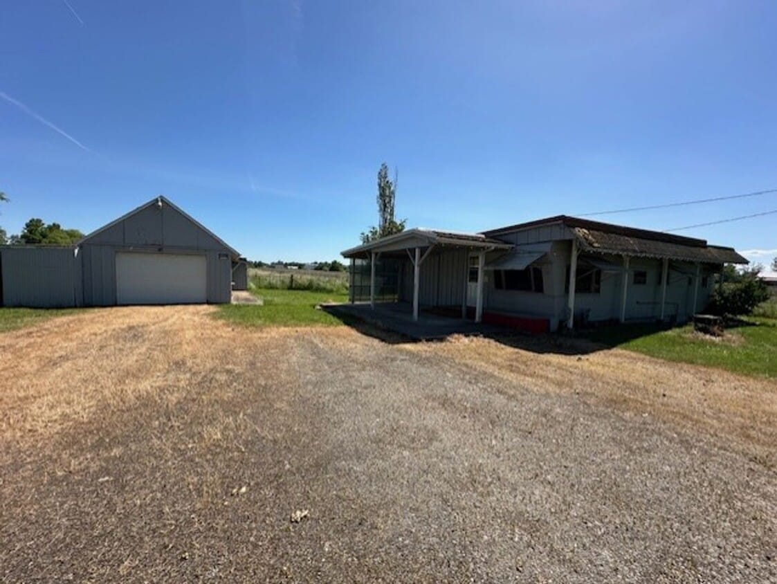 Primary Photo - Plenty of Parking and Privacy Just Outside...