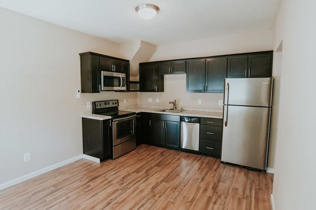 Building Photo - 1901 Douglas St