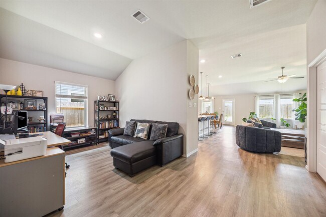 Foto del edificio - 6414 Fiddlewood Thicket Ln