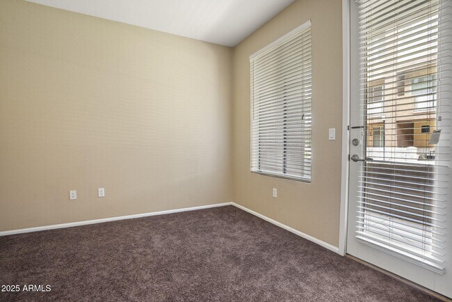 Foto del edificio - 6605 N 93RD Ave