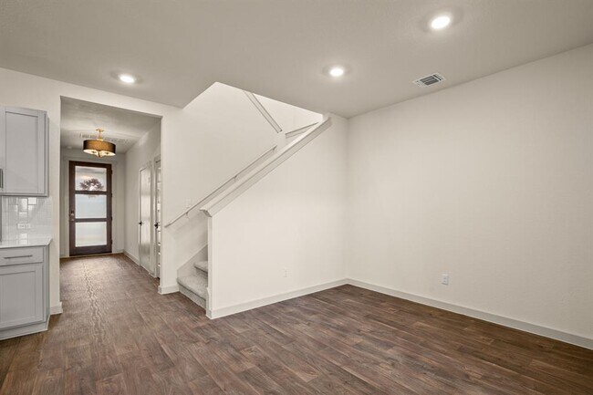 Building Photo - 208 Big Cypress Byu Rd