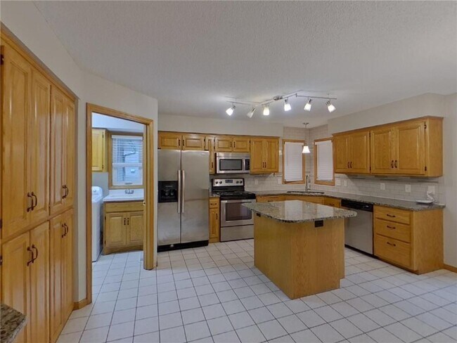 Foto del edificio - 19405 Baldwin Cir NW