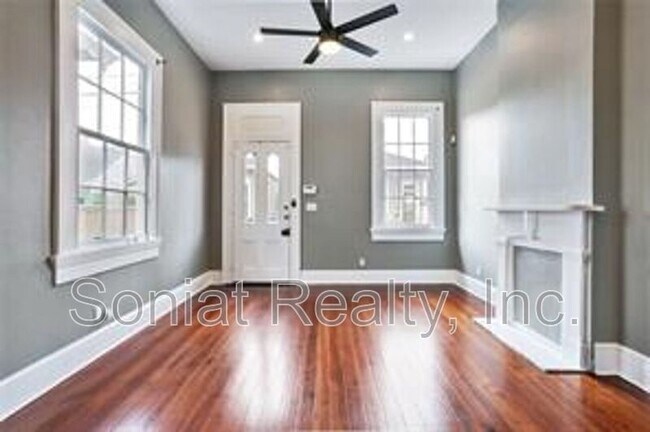 Foto del edificio - 2503 Burgundy St