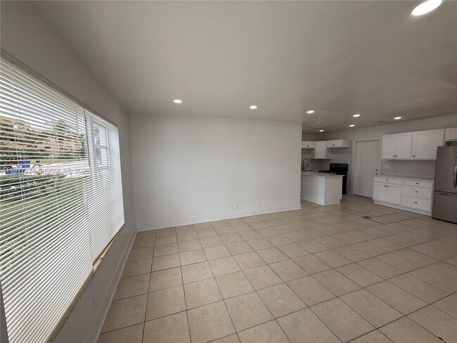 Foto del edificio - 1149 W 26th St