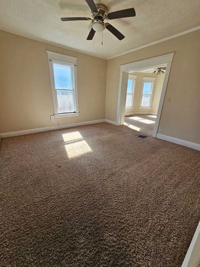 Building Photo - 349 10th St