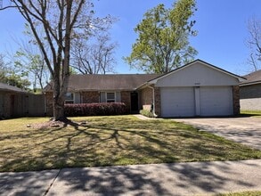 Building Photo - 16450 Hibiscus Ln