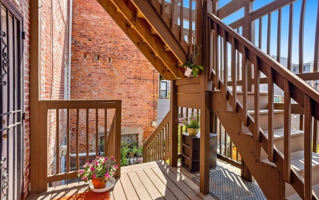 Shared patio - 650 Newton Pl NW