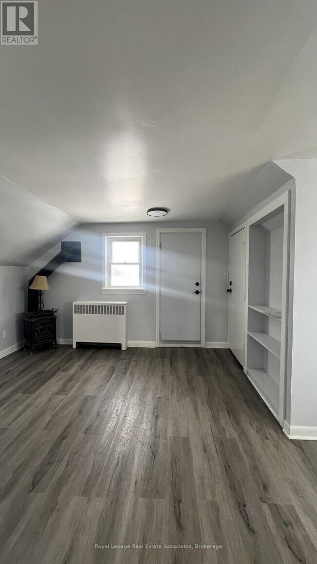 Photo du bâtiment - 5957 Barker St