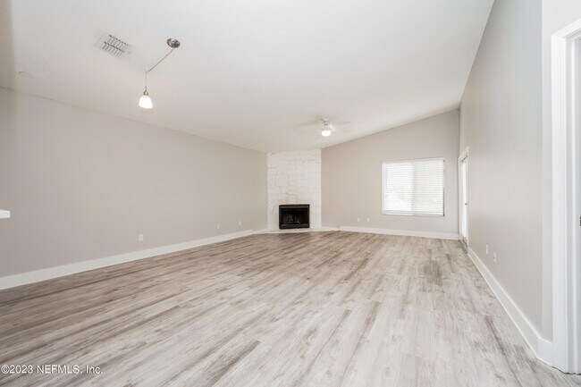 Foto del edificio - 190 Las Palmas Ln