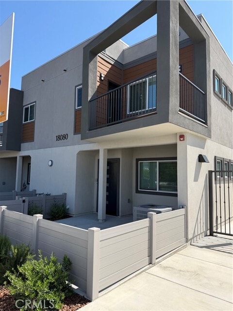 Building Photo - 18080 Prairie Ave