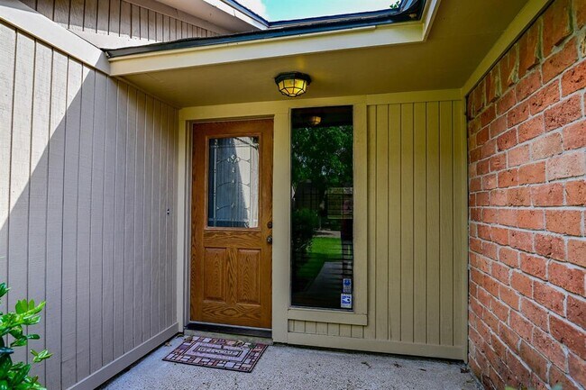 Building Photo - 3122 Frontier Dr